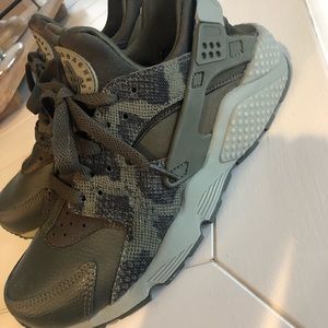 Nike Air Huaraches PYTHON